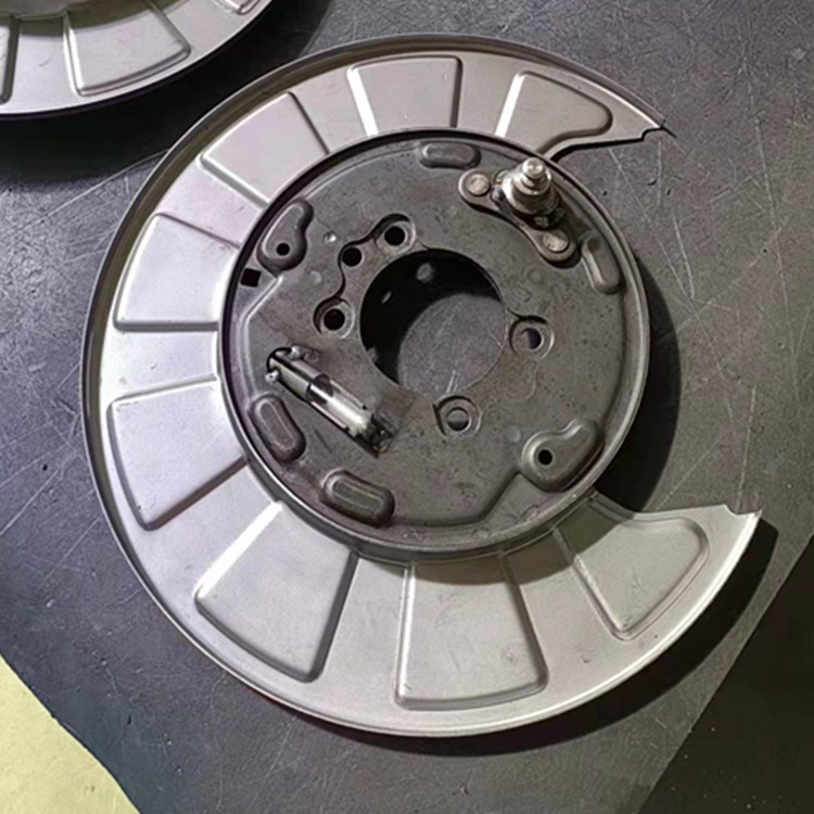 不同類型的衝壓（yā）模具適用不同的衝壓設備   